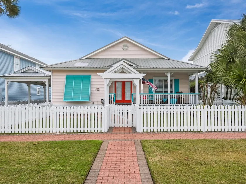 Amazing Cottage style Home located in popular - Image 1
