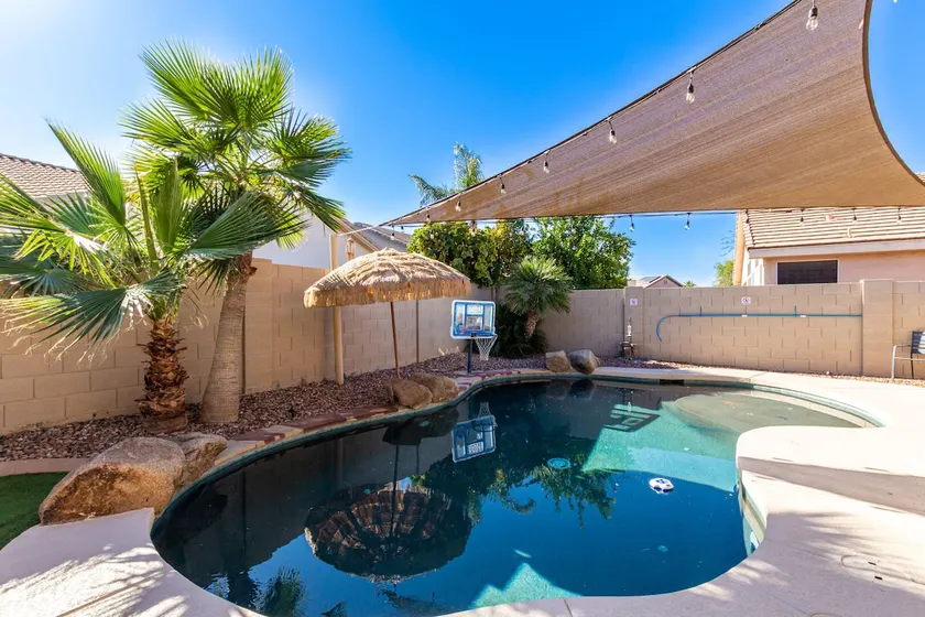 4BR w Lagoon Pool, Fireplace, BBQ - Image 1