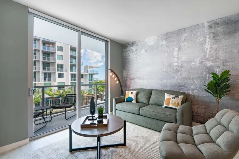 Bay & Pool Views! Urban-Designed 1 Bdrm Condo - Image 1
