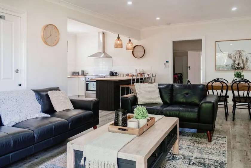 Live in the Heart of Mudgee at Fairbairn Cottage - Image 1