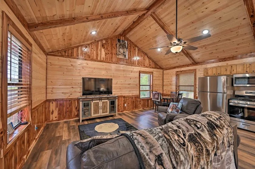 Cozy Broken Bow Cabin, Walk to the Lukfata Creek! - Image 1