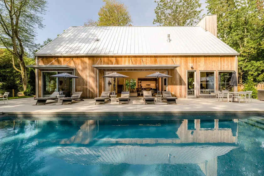 Private Heated Pool, Hot Tub and Beach! - Image 1