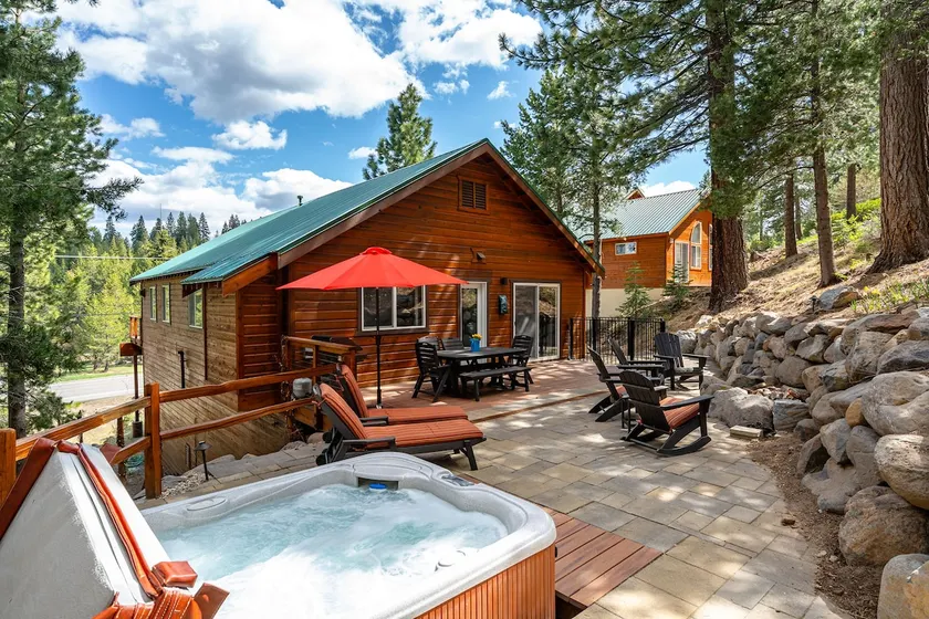 Pet-Friendly Haven | King Suite, Hot Tub, Clubhouse Access, Near Lake & Trails - Image 1