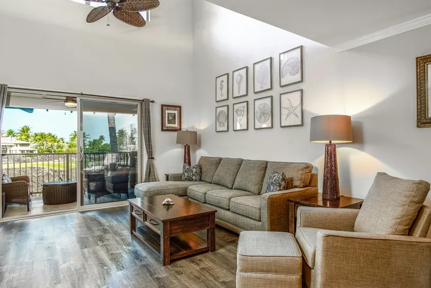 Bright 2BR & loft with easy beach access & pool - Image 1