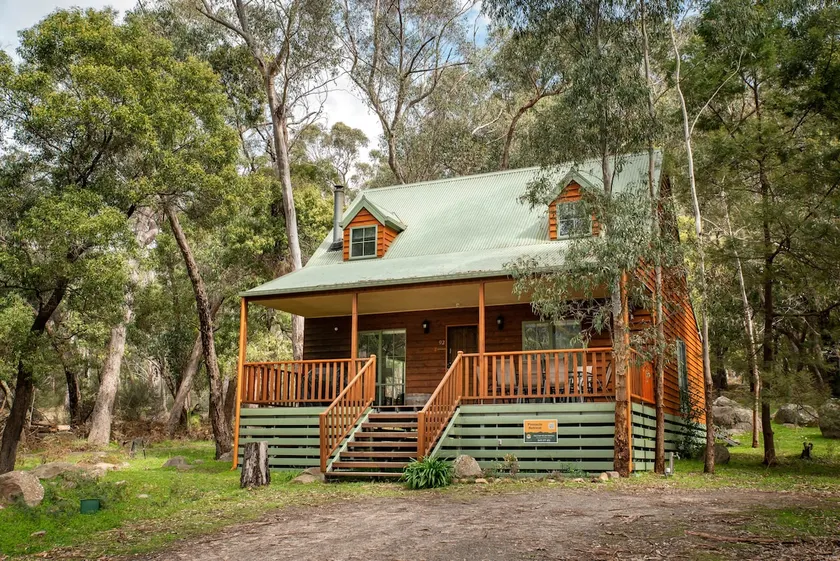 ”Pinnacle Retreat” by Halls Gap Accommodation - Image 1