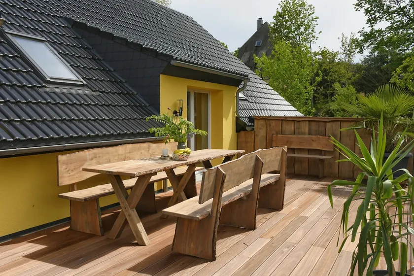 Cozy apartment with large wooden terrace (alpacas in the Chemnitz Valley) - Image 1