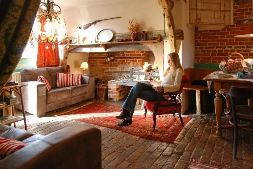Snow Cottage laid back style with footpaths to a great Macro Brewery Pub - Image 1