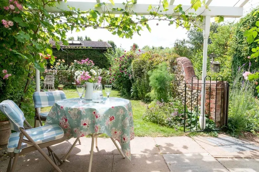 Romney, a cosy Victorian cottage in a picturesque Suffolk village - Image 1