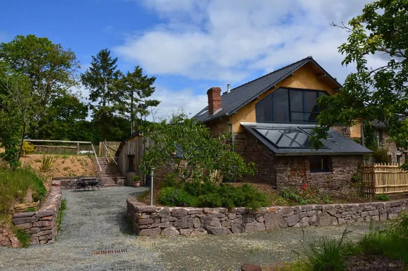 Øko-hytte Ånd og smuk dekoration til denne typiske hus nær skov af Brocéliande - Image 1