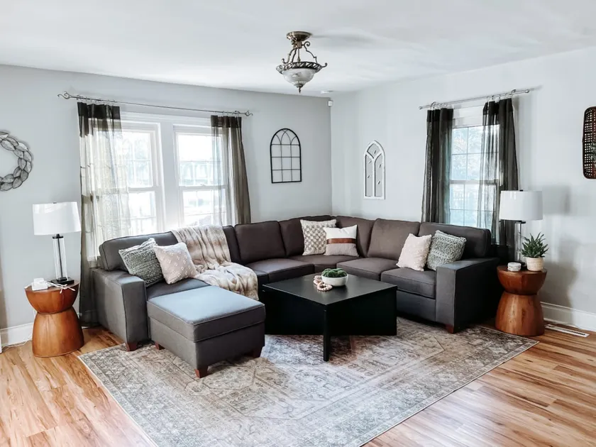Large 4 Bedroom Home Close to Airport and IX Center - Image 1