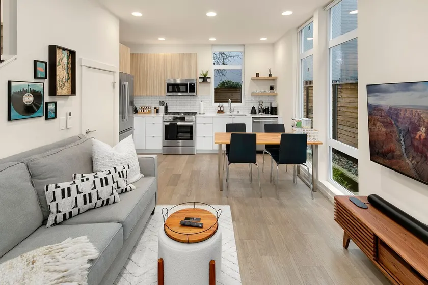 Private Rooftop Patio - Downtown & Space Needle! - Image 1