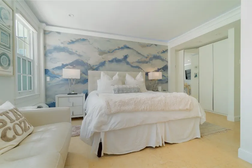 Luxe King Suite -valet parking-near beach - Image 1