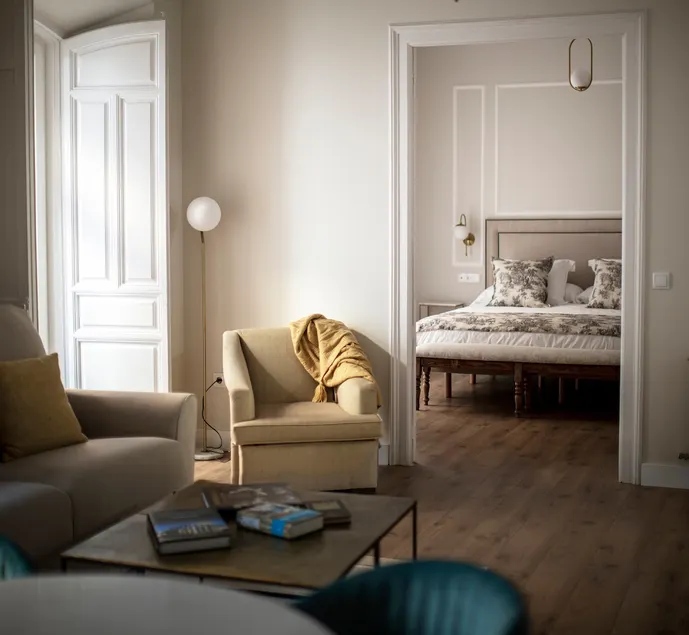 Apartment-Superior-1 Habitacion-Street View-Own bathroom - Image 1