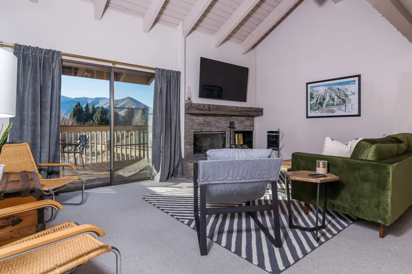 To soveværelser plus hems til op til 8 gæster med adgang til Sun Valley Resort Pool - Image 1