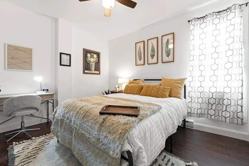 Charming Brick House Apartment with Free Parking - Image 1