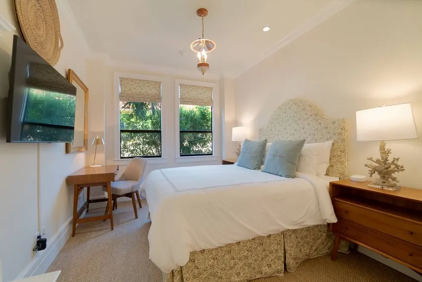 Cozy Beach Queen Chic-Palm Beach Island-near Beach - Image 1