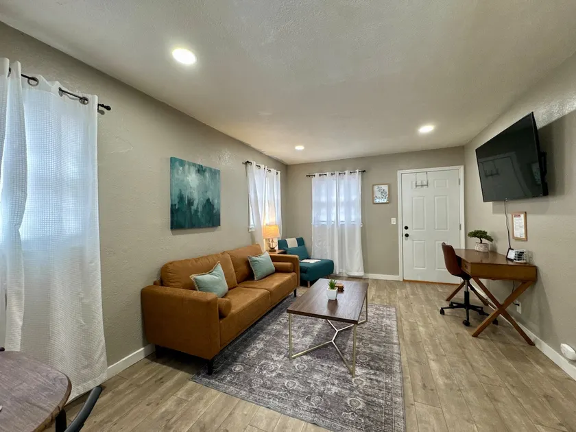 Near ICT Airport! Pet Friendly W/ Fenced Patio - Image 1