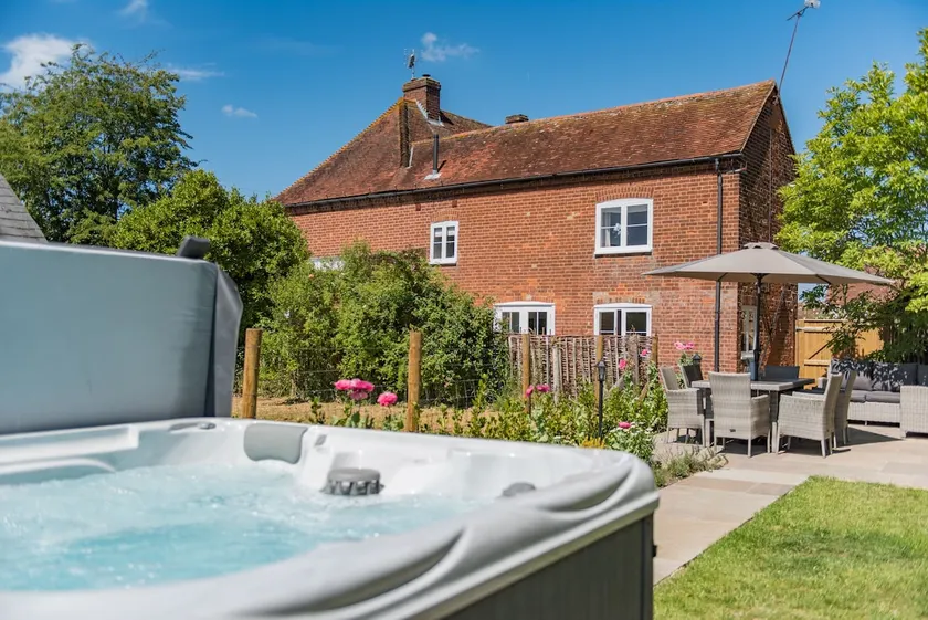 Wow, wow! Amazing immaculate period house and hot tub by Bloom Stays - discounts available - Image 1