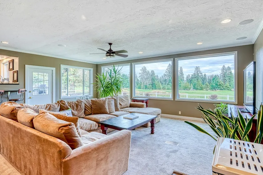 Spacious Home - Golf Course Views Central AC WiFi & Alfresco Living - Image 1