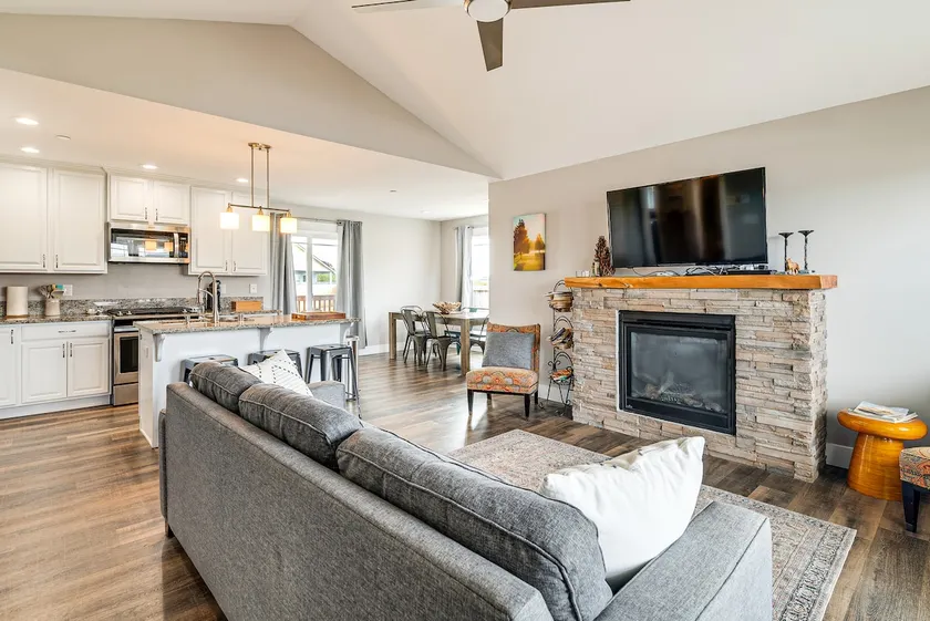Hot Tub: Modern Ocean Shores Home, 2 Mi to Beach! - Image 1