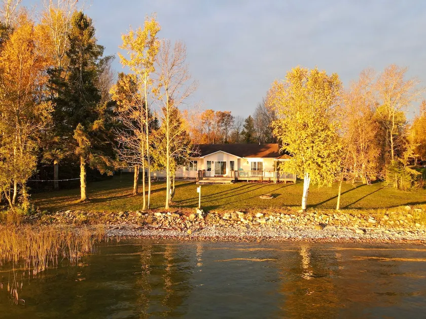 The Taylor Cottage: Most Breath-Taking View On The Lake - Image 1