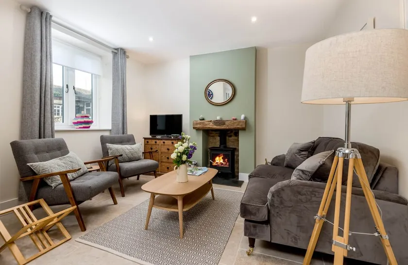 Wall Cottage - Image 1