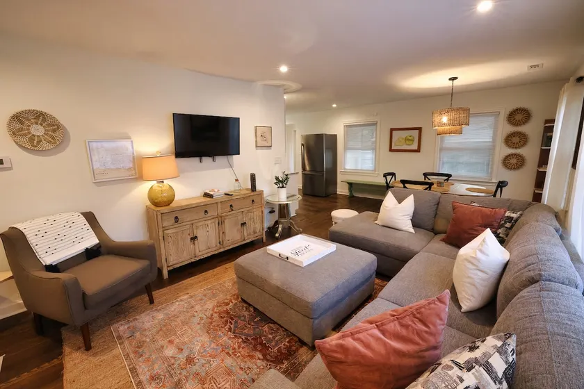 The Gilbert - Beautiful Home & Perfect Location - Image 1