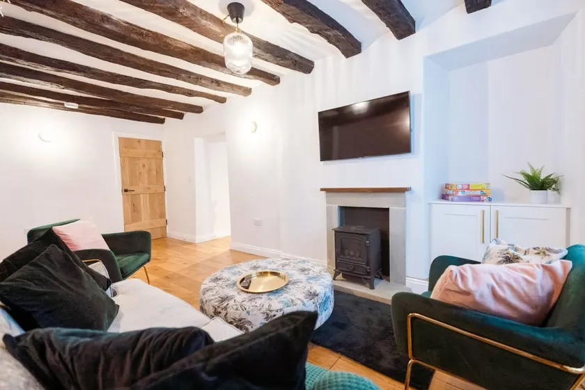 Host & Stay - Iris Cottage - Image 1