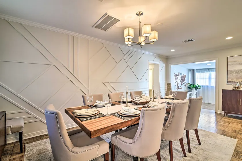 Mid-Century Modern Escape in Central Lakeland! - Image 1