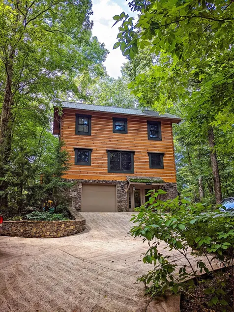 Chilhowee-Big log cabin with hot tub by the Ocoee - Image 1