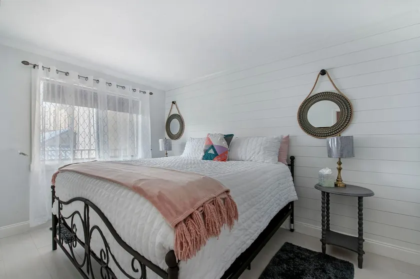 Cozy Condo With Pool Steps From Vanderbilt Beach - Image 1