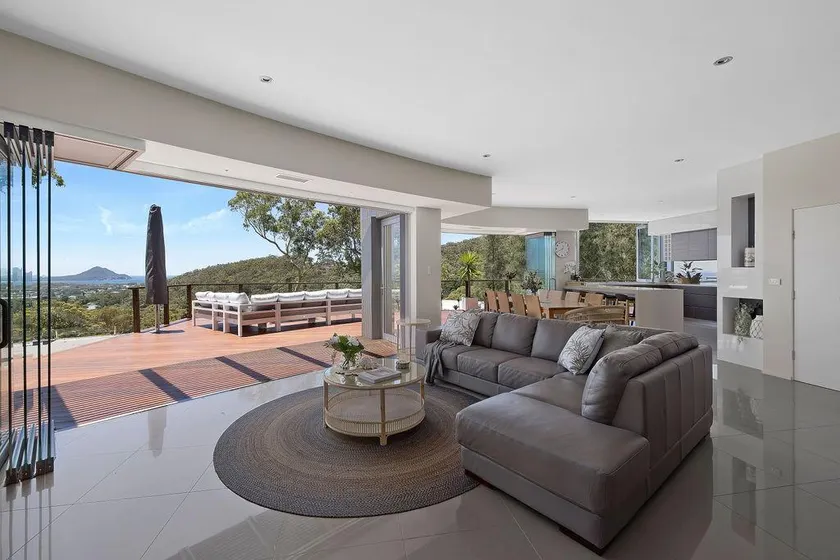 Grandview - Luxurious Entertainer with Spectacular Views - Image 1