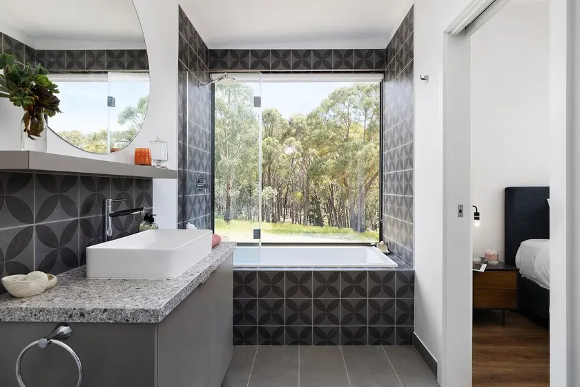Clematis Villa - Modern couples retreat with bath and views - Image 1
