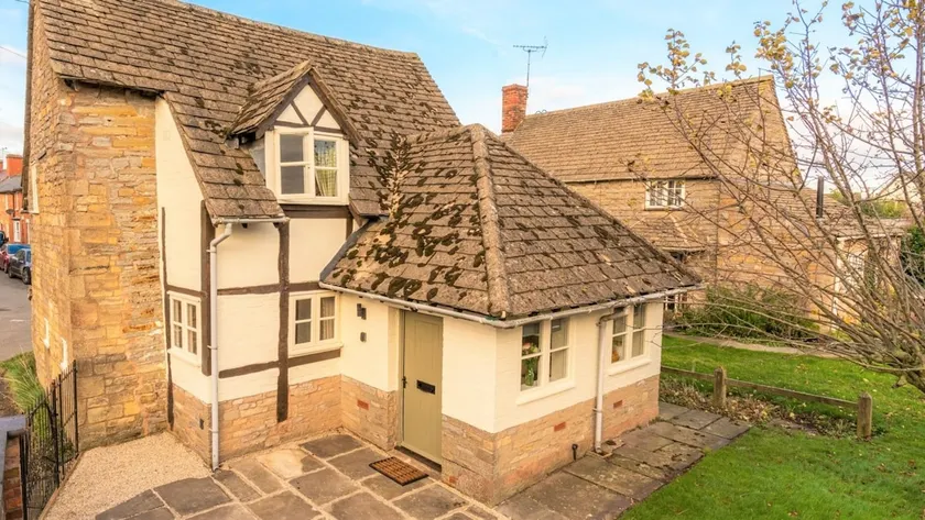 Corner Cottage, Bretforton, Cotswolds - Image 1