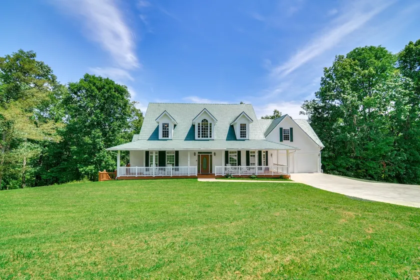 Lake Cumberland Retreat w/ Deck & Views! - Image 1