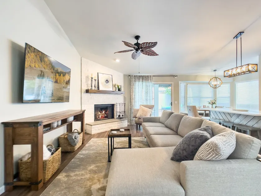 Val Vista Oasis- Gorgeous Gilbert Home with Pool - Image 1