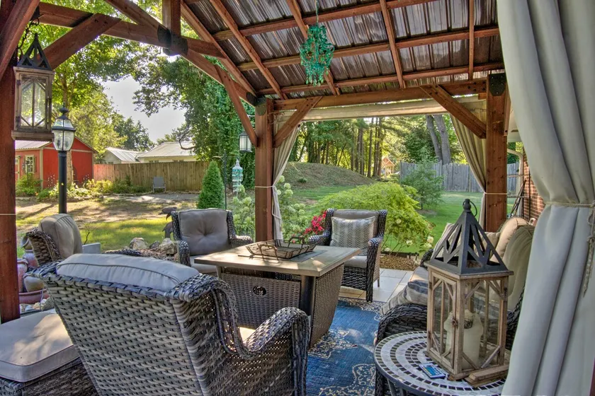 Charming Florence Getaway w/ Fireplace & Grill! - Image 1