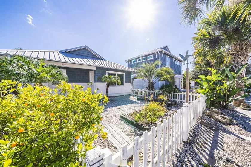 Family Tide Retreat/Heated Pool & 2 Spas - Image 1