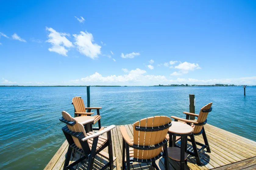 Waters Edge Cottage - Image 1