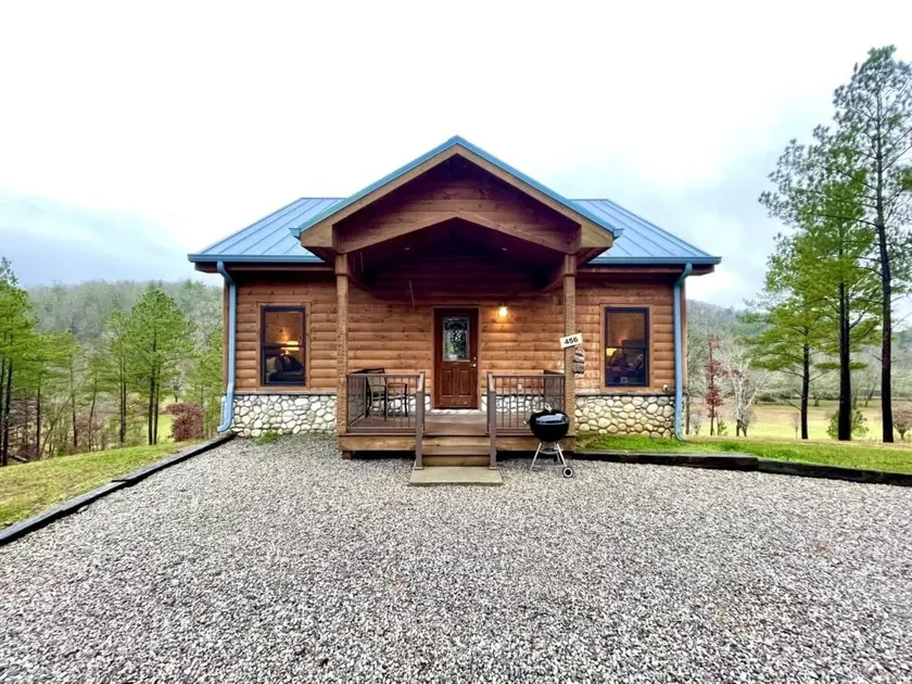 Pet Friendly Cabin, Fishing, Family, Hiking & R&R - Image 1