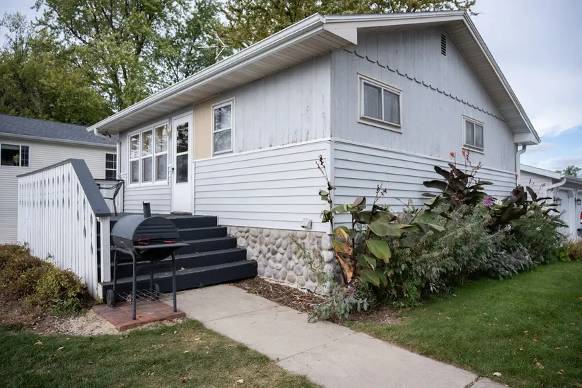 Cottage 5 on Beautiful Fox Lake! - Image 1