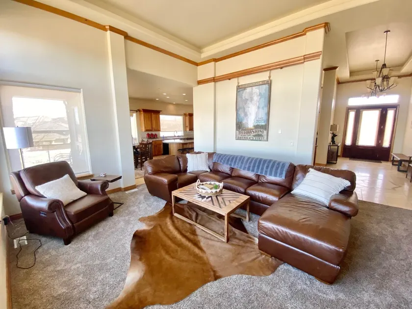 Luxury home w a View- biking and hiking near - Image 1