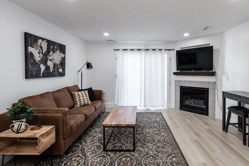 Vibrant & Fresh Remodel - Close to everything! - Image 1