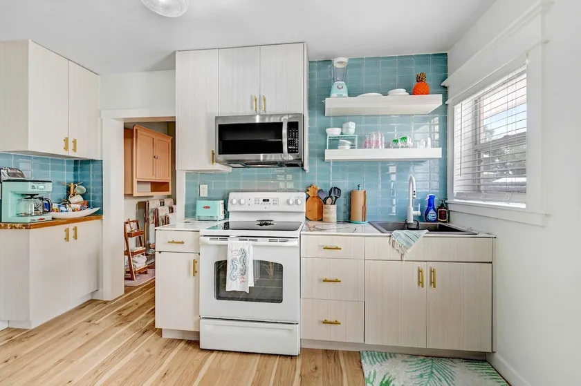 Cozy Beach Bungalow Steps from Flagler Ave - Image 1