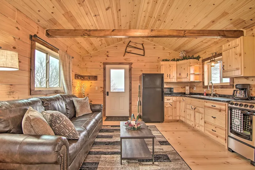 Serene Views: Quiet Farmhouse Cabin in Wisconsin! - Image 1