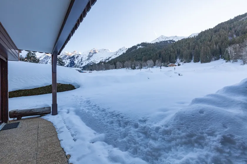 Mountain view apartment with terrace & slopes - Image 1
