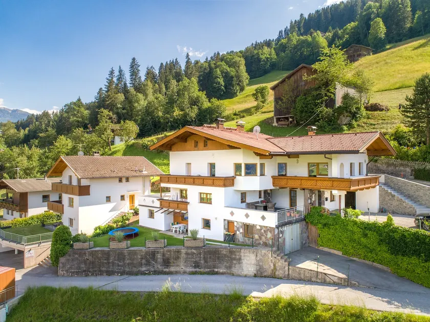 Stay near the ski resort - Image 1