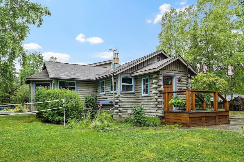 The Fireweed House - Historic Custom Mural Home - Image 1
