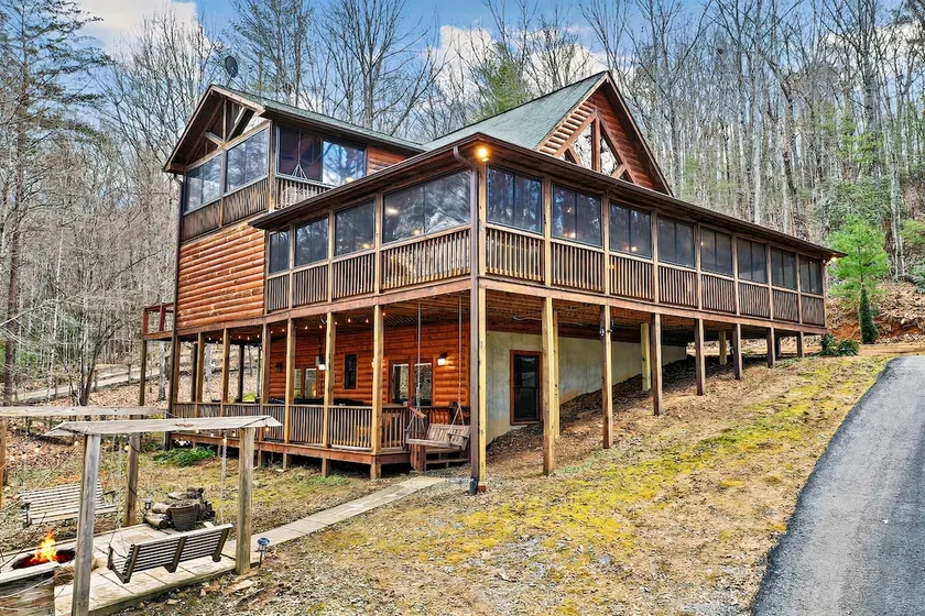 4BR I Blue Ridge Georgia Retreat| Hot Tub| Wi-Fi - Image 1