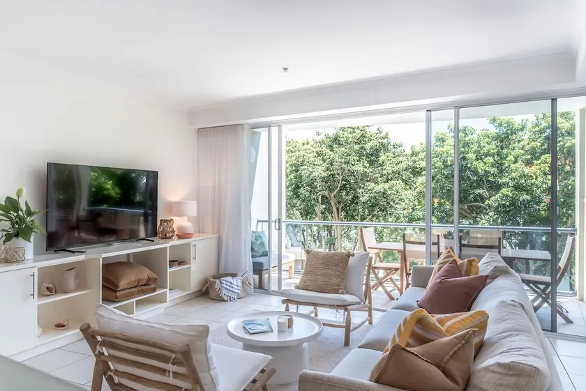 Heart of Sunshine, Spacious Apt with Pool & Garden - Image 1